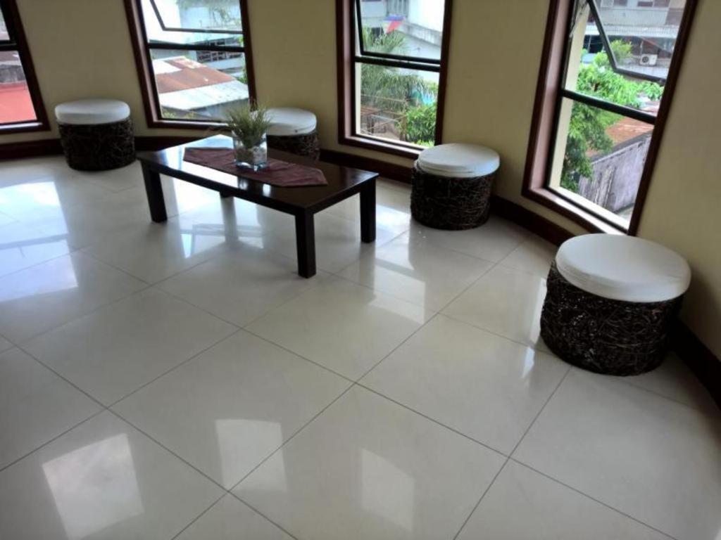 Naga Land Hotel Luaran gambar